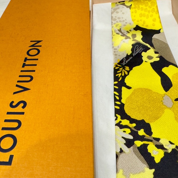🌴VIBRANT🌴🆕🌼💯🔥LOUIS VUITTON LIMITED BLK YELLOW FLORAL VIBES MOTIF TIE🔥 - Picture 12 of 17
